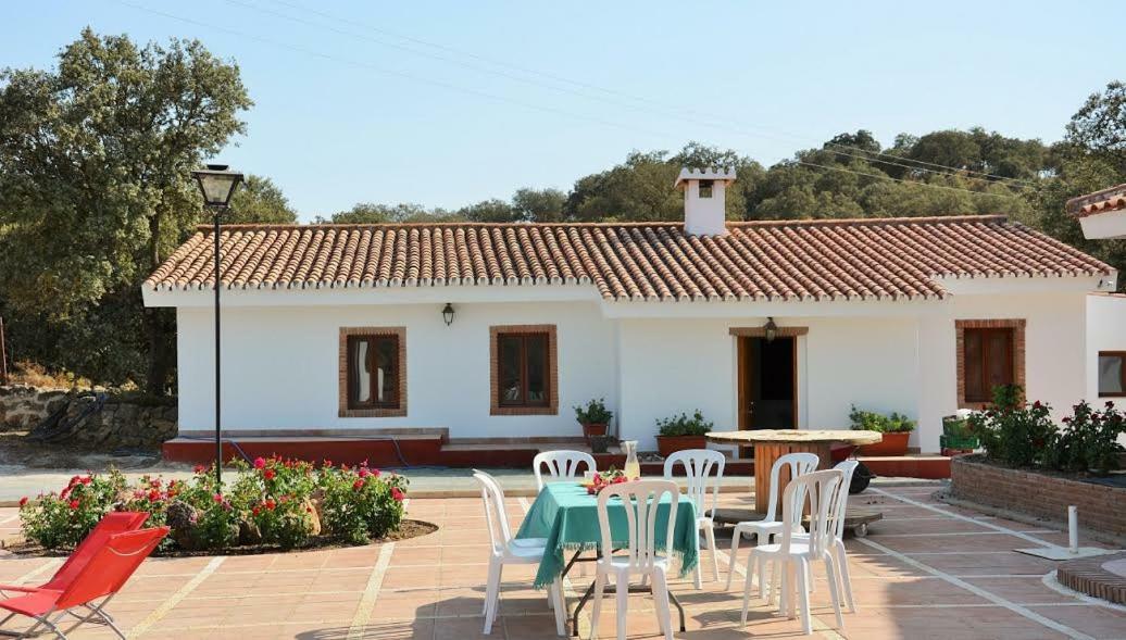 Гостевой дом Santa Marta Complejo Rural Con Pista De Padel Арчидона Экстерьер фото